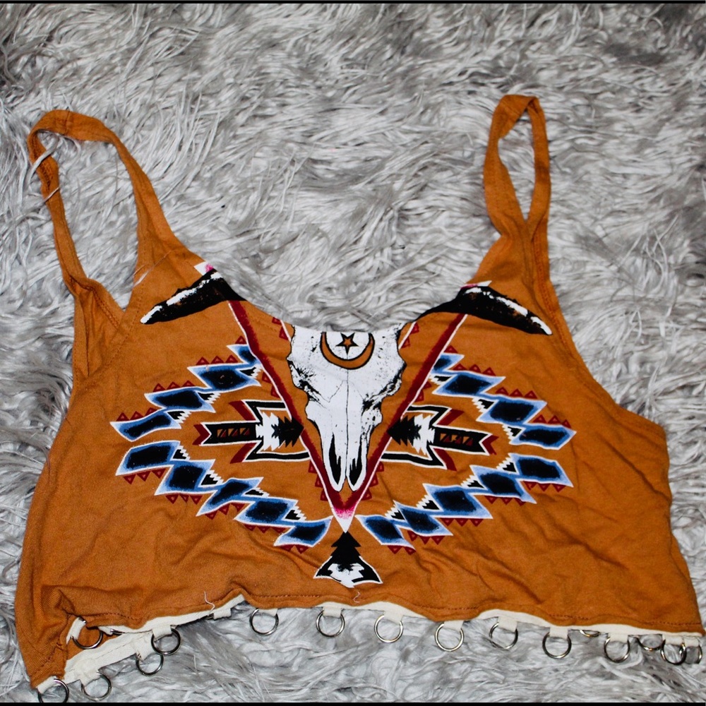 LF crop top w metal rings